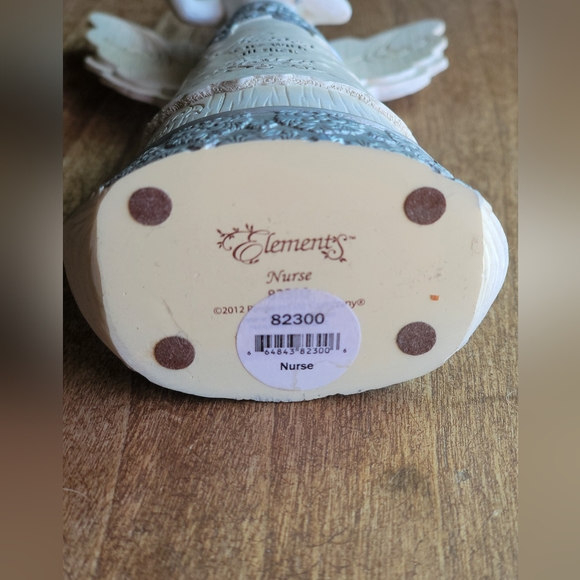 Nurse angel figurine. Inscription: Nurses care with all their heart - Picture 4 of 5